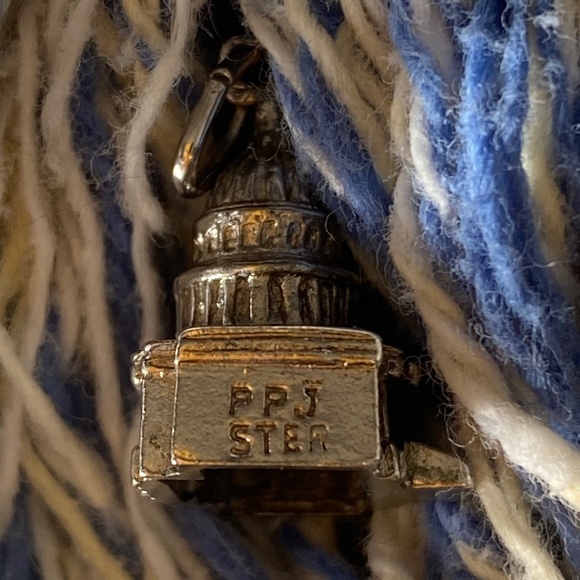 U.S. Capitol Building Sterling Charm - Picture 8 of 11